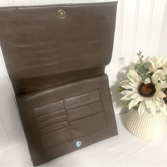 New York & Co Faux Leather Large Brown Clutch, Credit Card Slots & Can Hold IPad - Picture 1 of 12